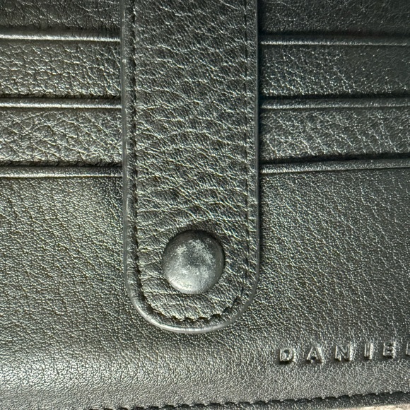 Danier Black Leather Card Holder - Picture 3 of 9